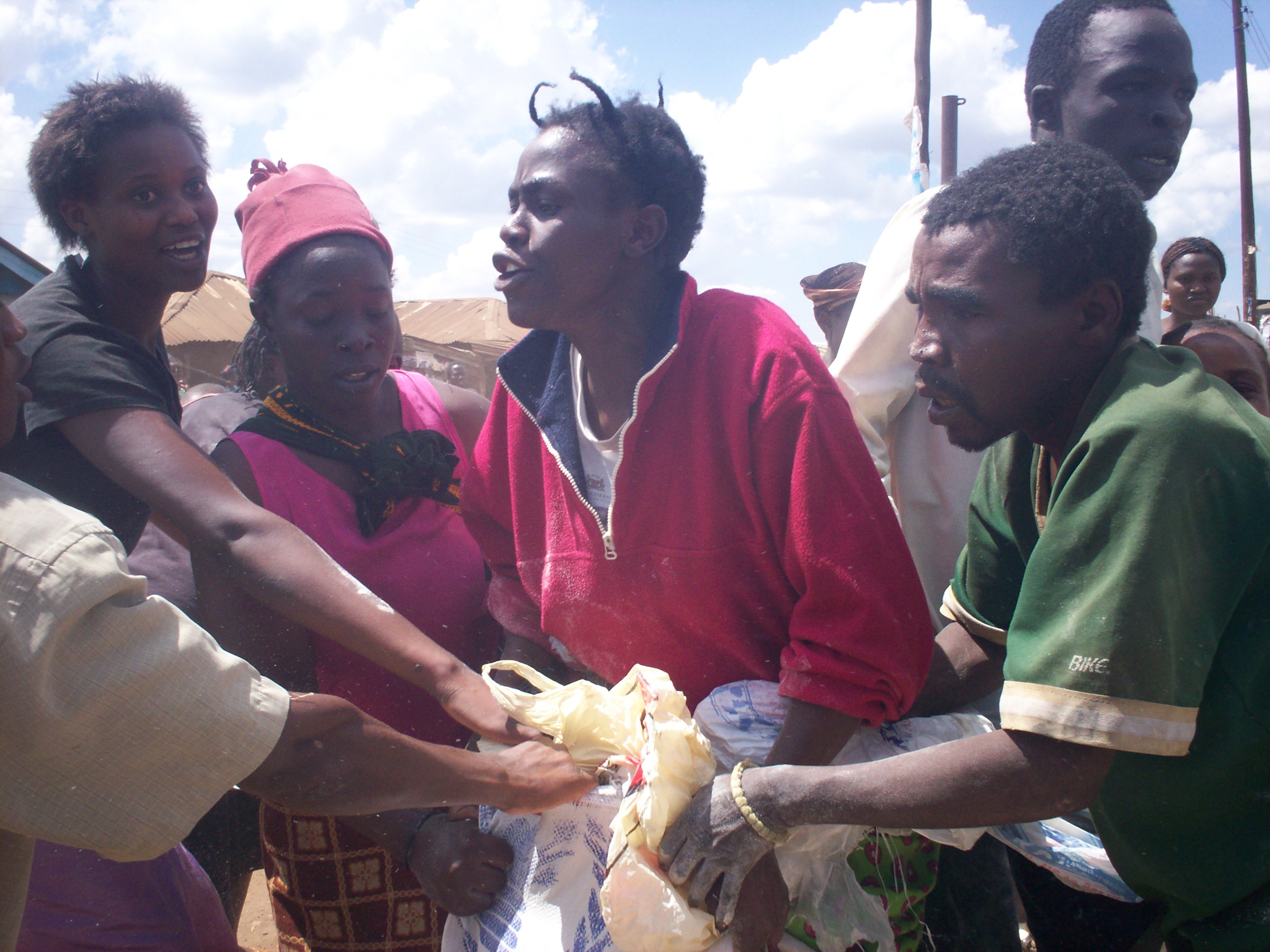Slum dwellers(Kibera) fighting for food
