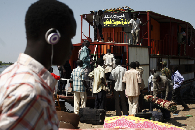 Malakal. Displaced return home from the North in view of the referendum.